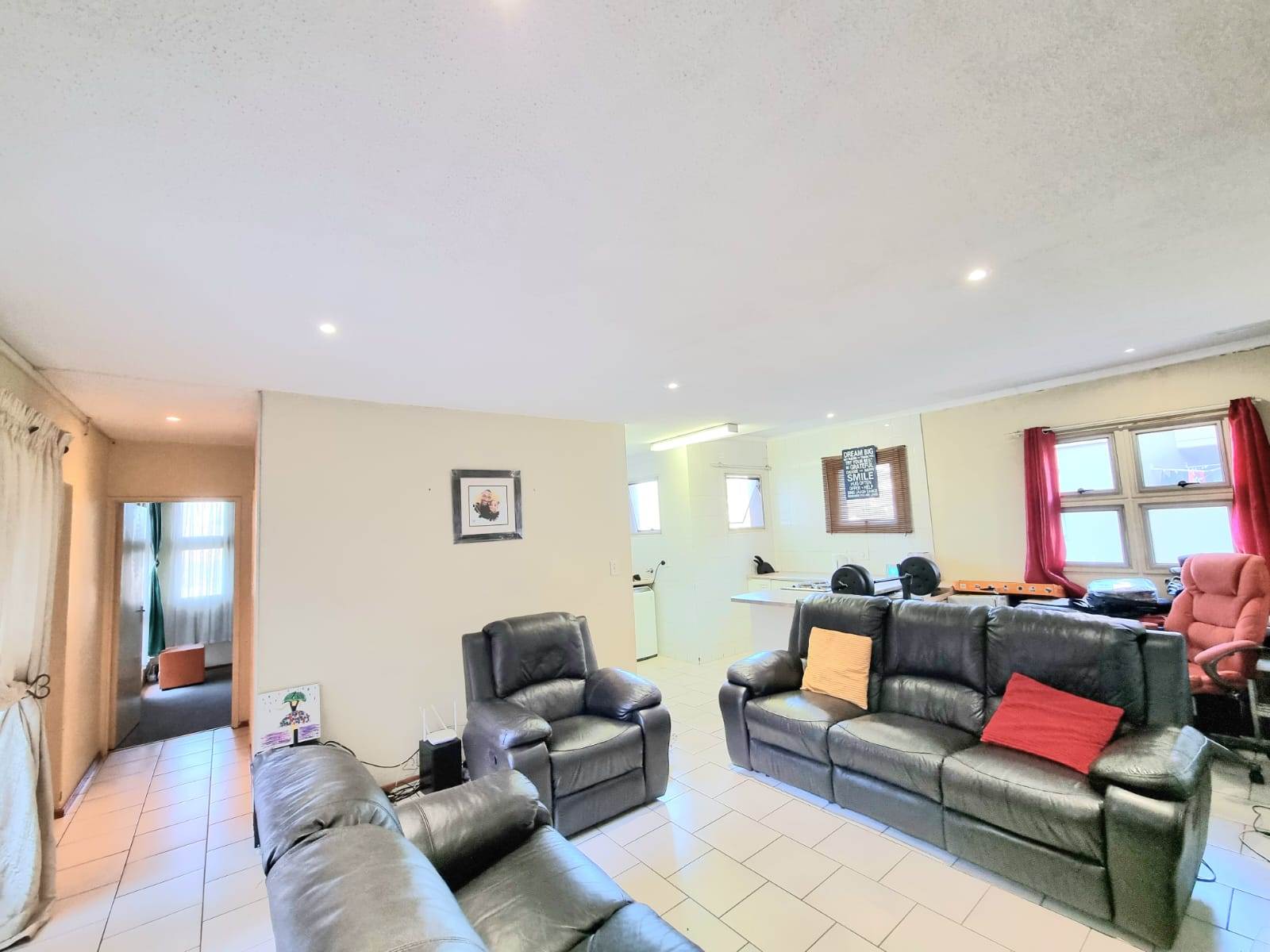 2 Bed Apartment in Glenanda photo number 5