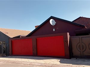 3 Bed House in Phiri