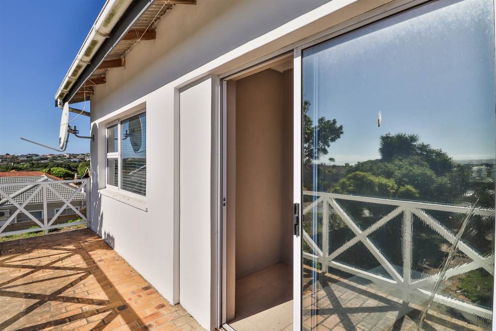 3 Bed House in Stilbaai photo number 11