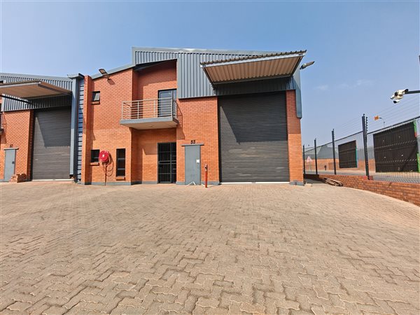 376  m² Industrial space