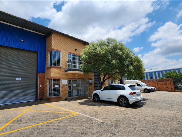 679  m² Industrial space in North Riding