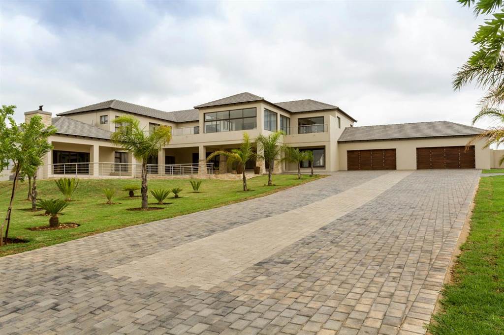 6 Bed House in Mooikloof Glen photo number 1