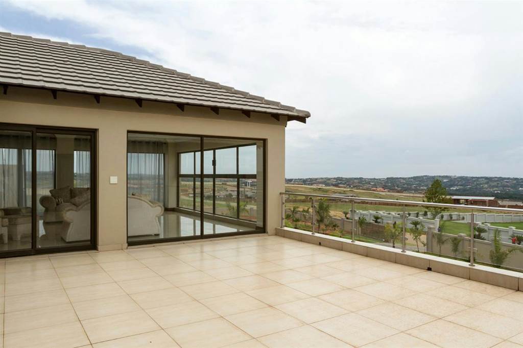 6 Bed House in Mooikloof Glen photo number 8
