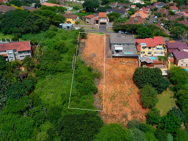 1373 m² Land