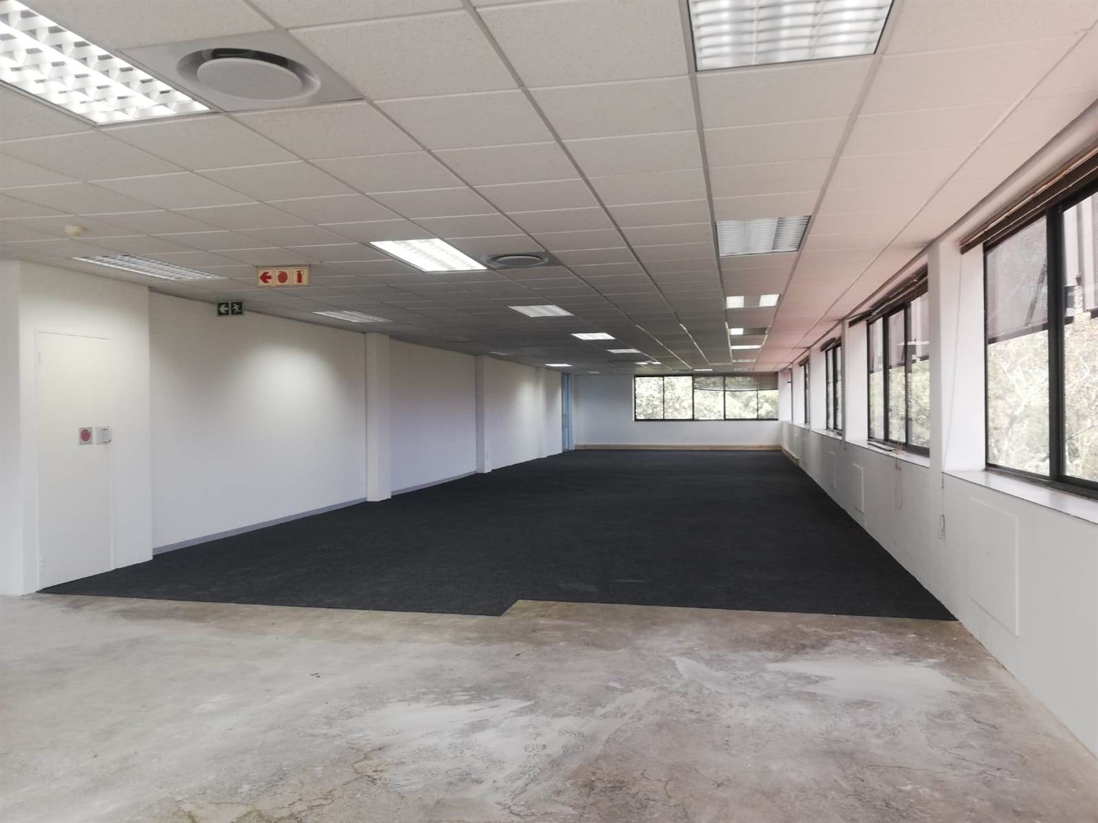 301.8  m² Commercial space in Woodmead photo number 18