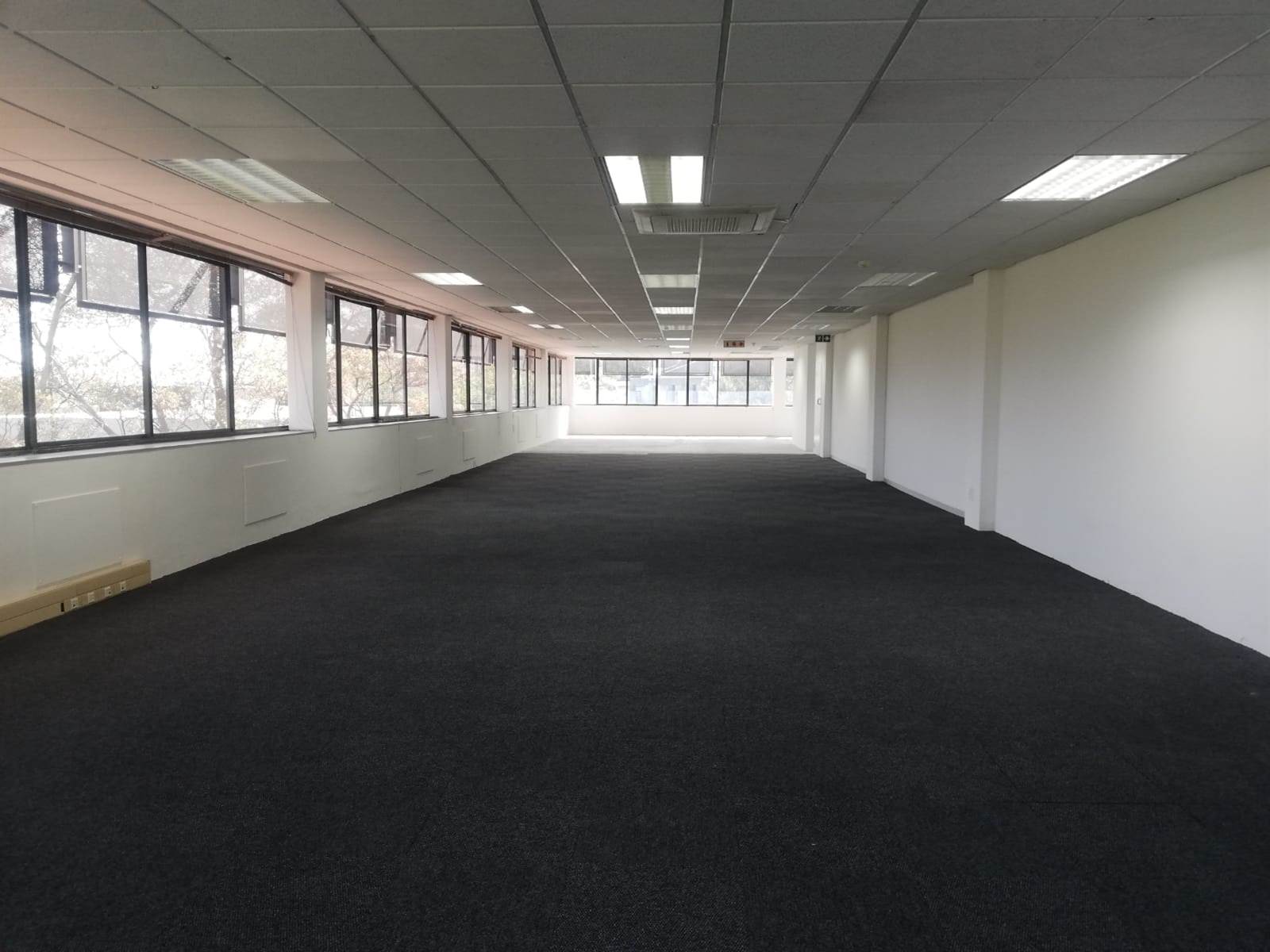 301.8  m² Commercial space in Woodmead photo number 19
