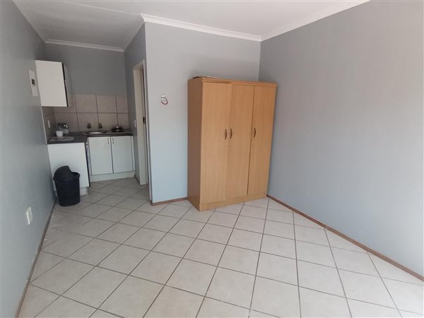 0.5 Bed Flat