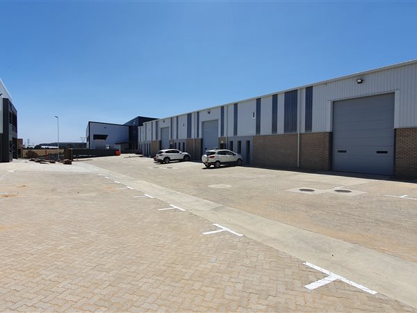 561  m² Industrial space
