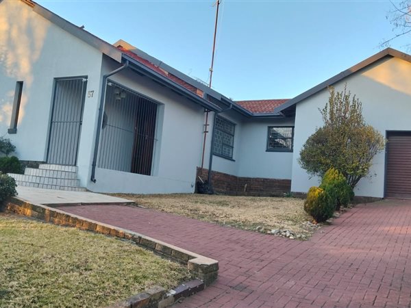 4 Bedroom House 4 Bedroom House