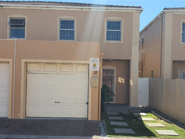 3 Bed Townhouse in Parklands