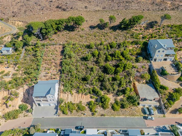 660 m² Land available in Simons Town