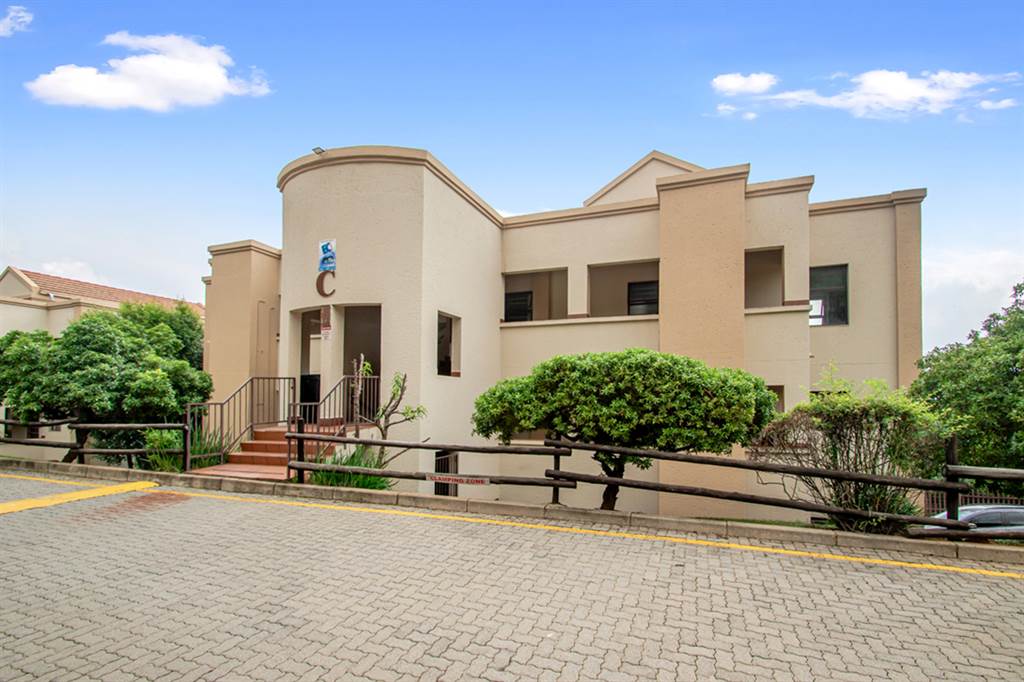 2 Bed Apartment in Constantia Kloof photo number 22