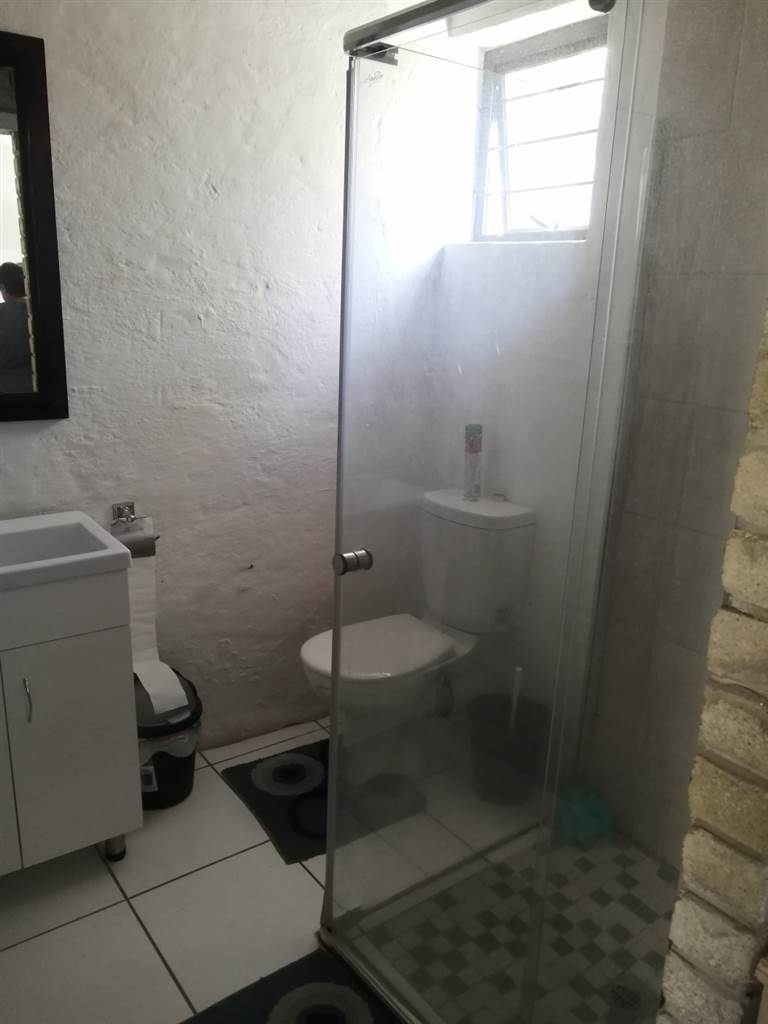 1 Bed Apartment in Graaff Reinet photo number 7