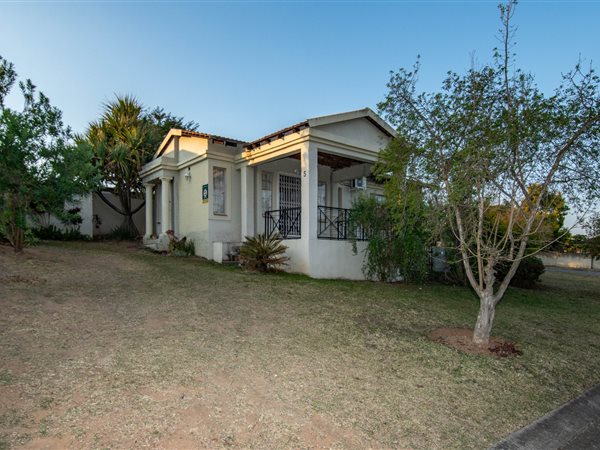 3 Bedroom Townhouse 3 Bedroom Townhouse
