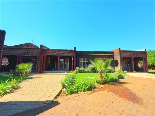 4 Bed House in Mmabatho unit 6