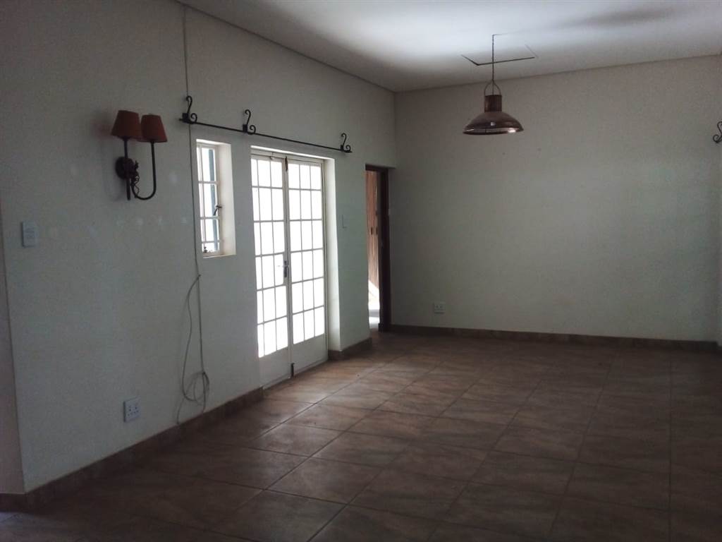 1 Bed House in Hartbeespoort Dam photo number 5