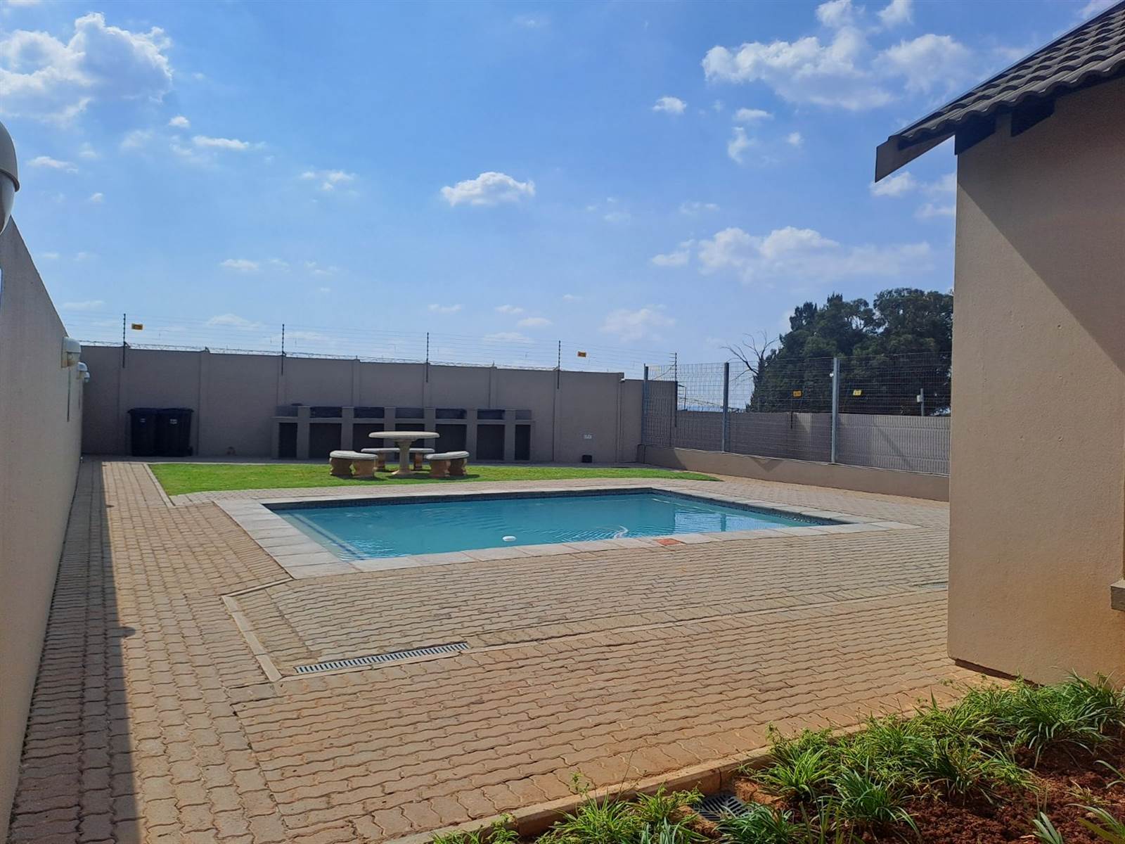 3 Bed Townhouse in Ruimsig photo number 19
