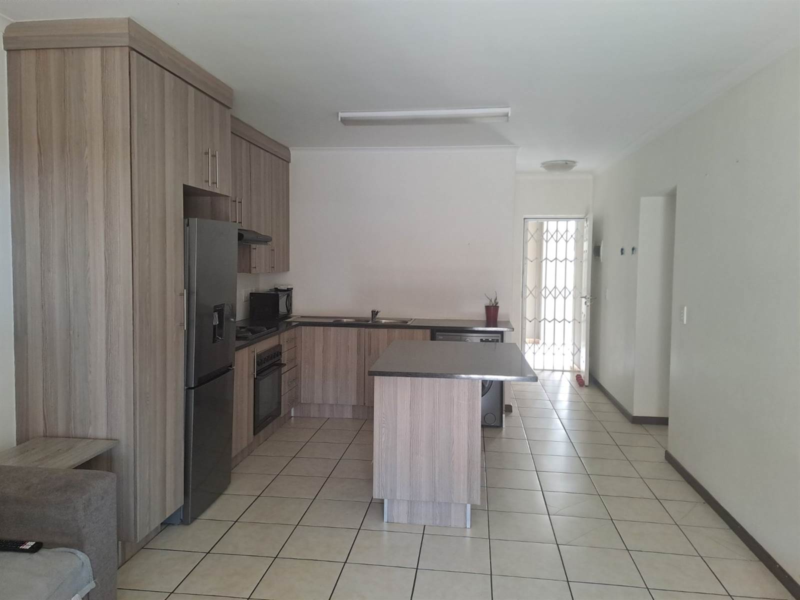 3 Bed Townhouse in Ruimsig photo number 3
