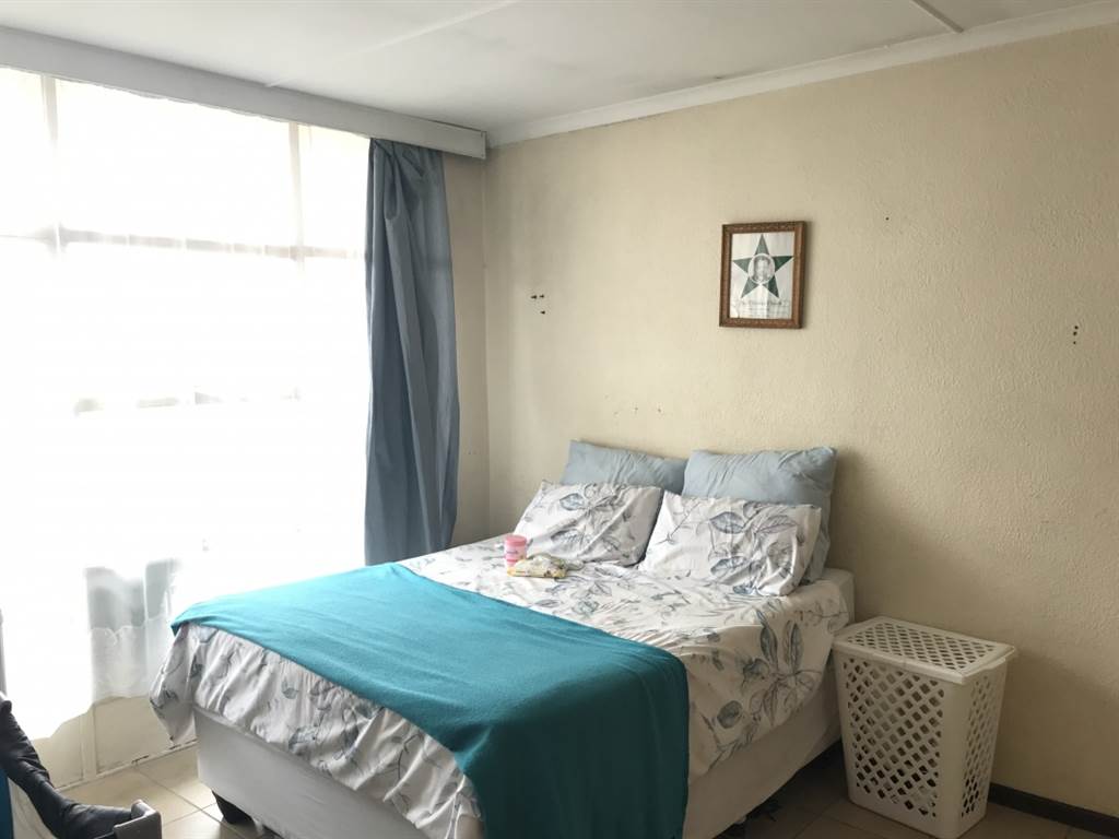 2 Bed Apartment in Benoni CBD photo number 6
