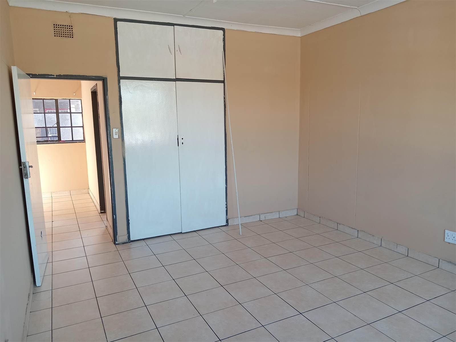993  m² Commercial space in Boksburg Central photo number 3