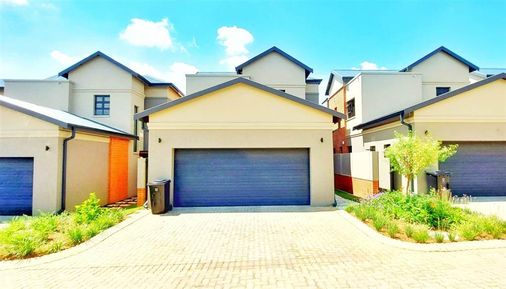 3 Bed Townhouse in Kyalami photo number 24