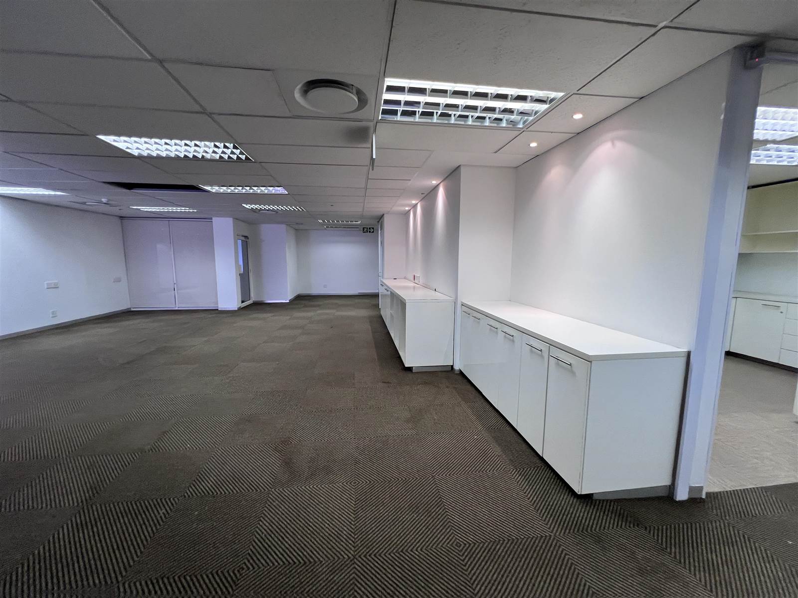 977  m² Commercial space in Mouille Point photo number 10