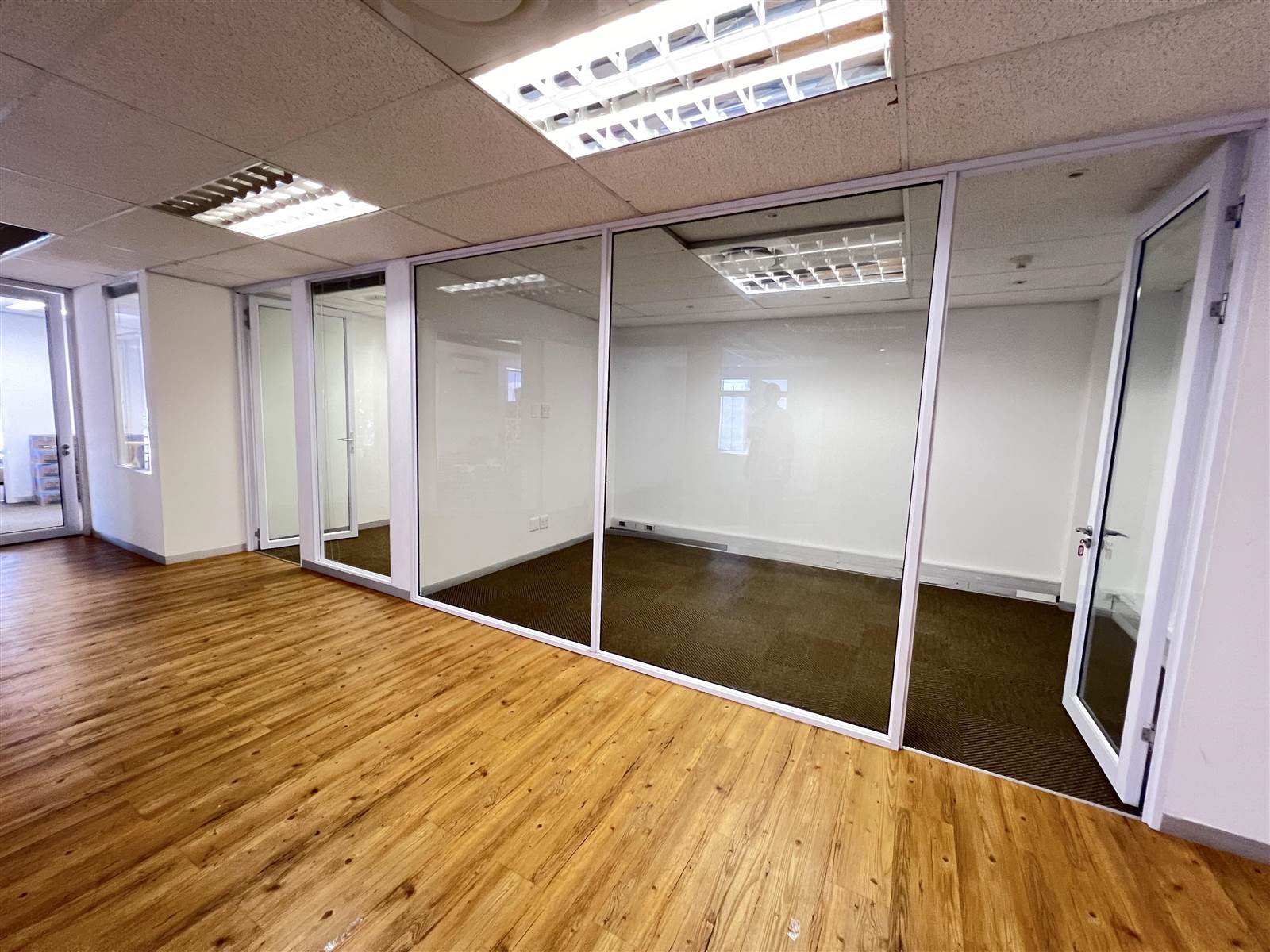 977  m² Commercial space in Mouille Point photo number 19