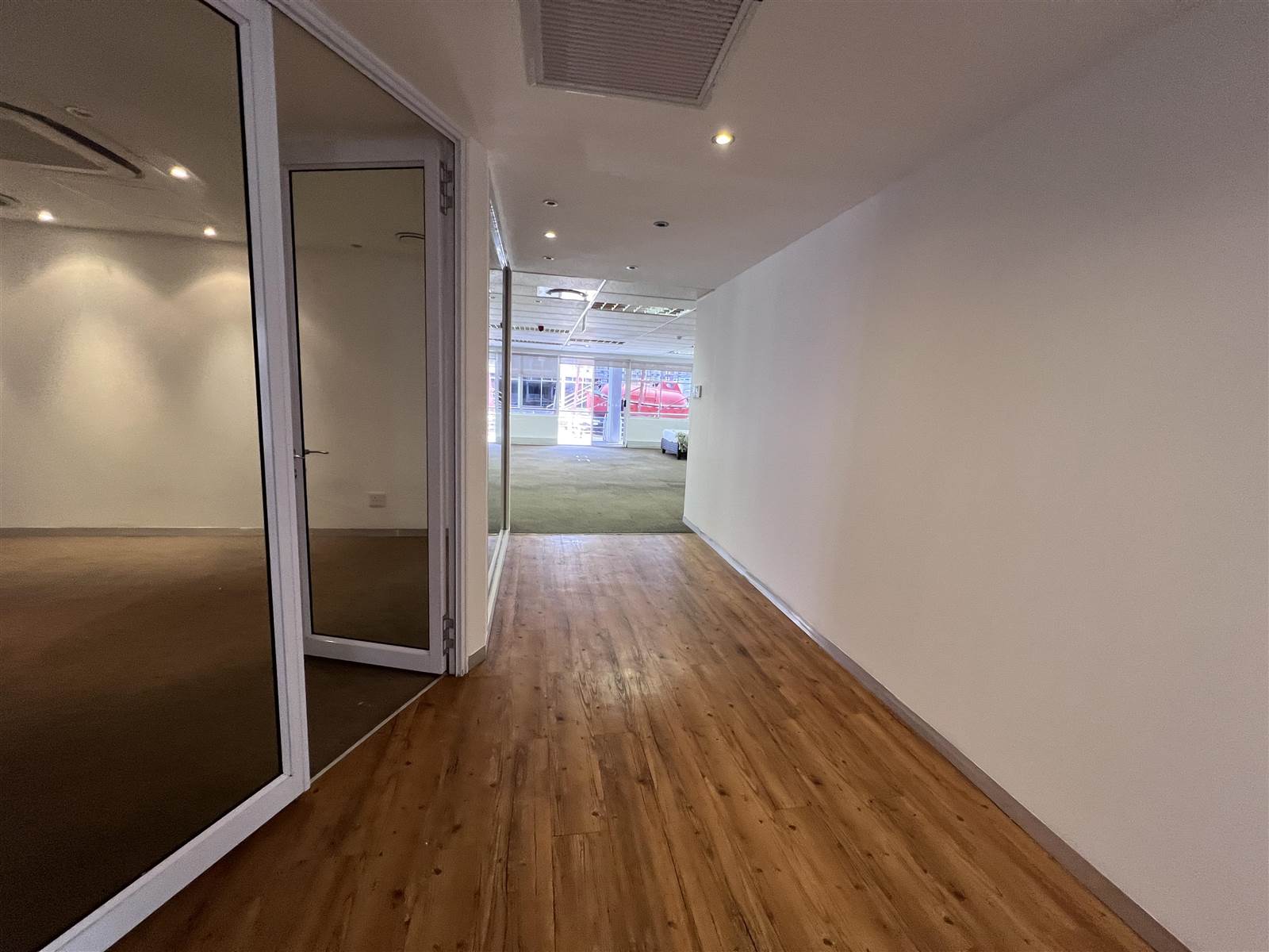 977  m² Commercial space in Mouille Point photo number 18