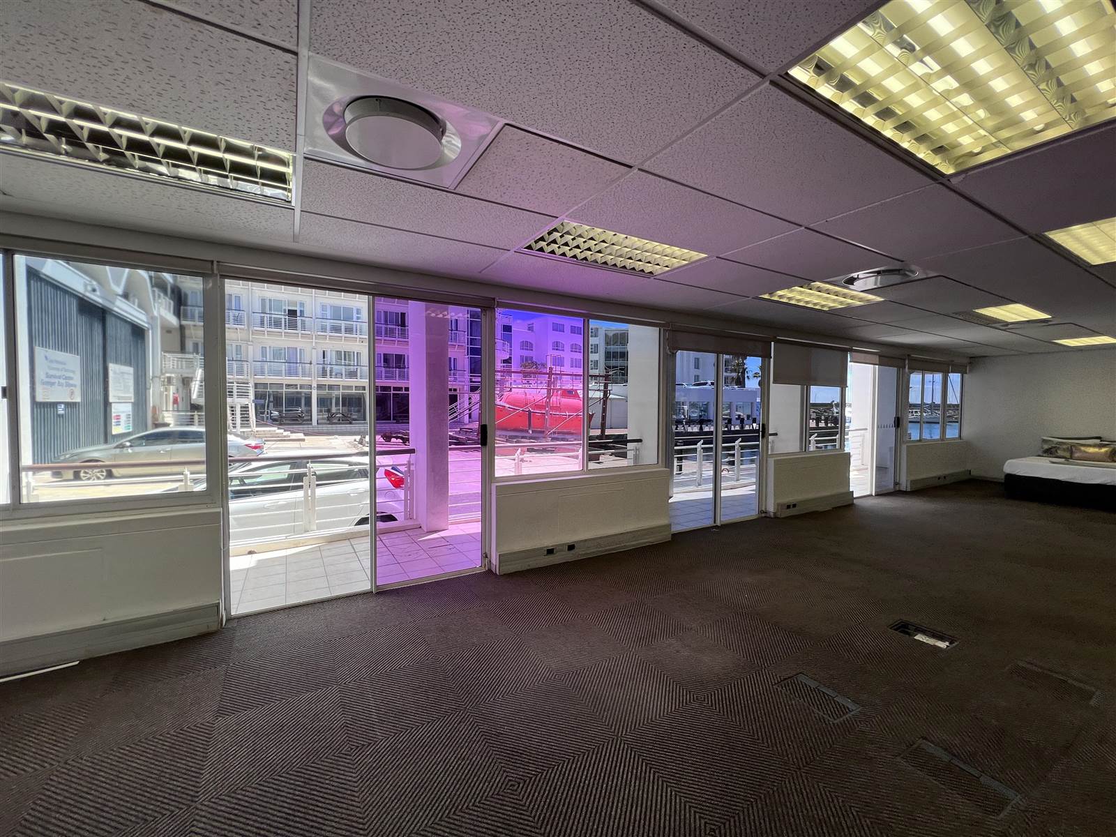 977  m² Commercial space in Mouille Point photo number 13