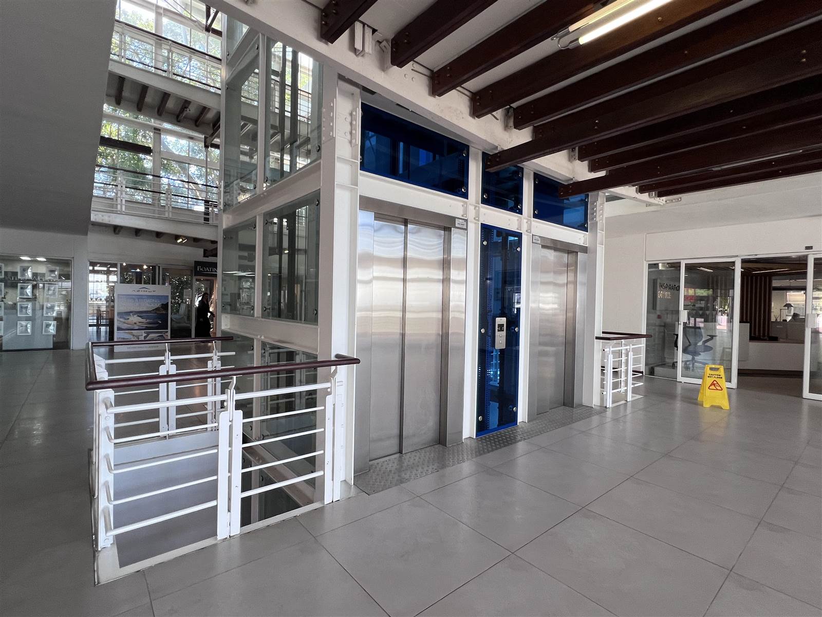 977  m² Commercial space in Mouille Point photo number 25