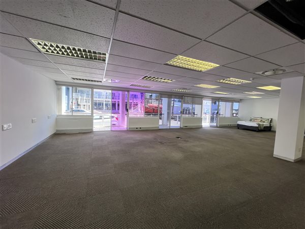 977  m² Commercial space in Mouille Point