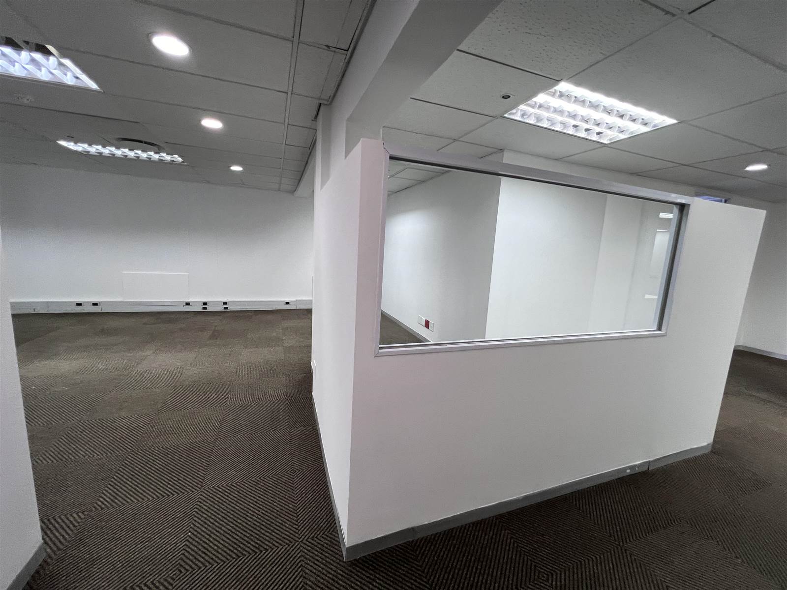 977  m² Commercial space in Mouille Point photo number 5