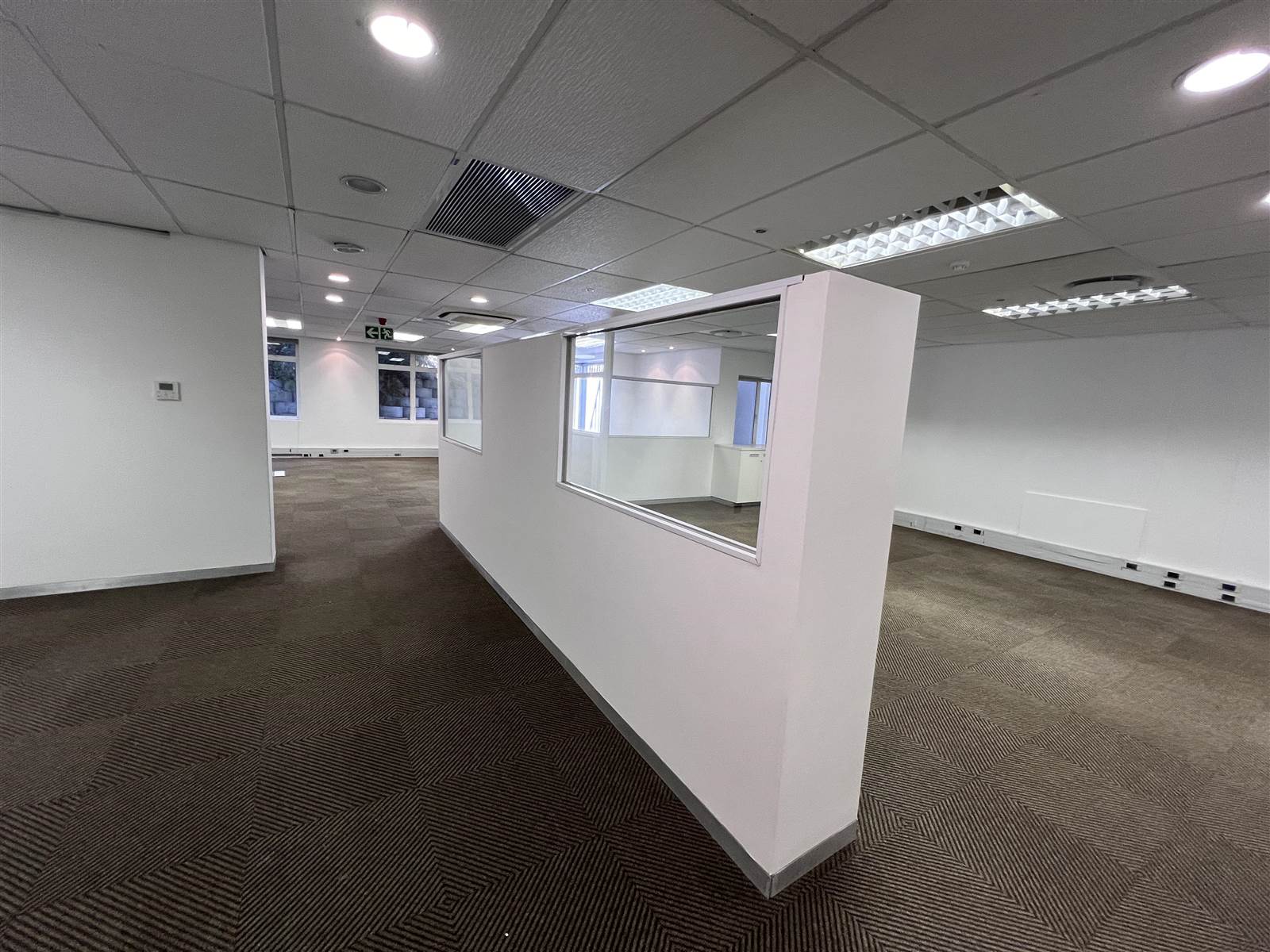 977  m² Commercial space in Mouille Point photo number 4