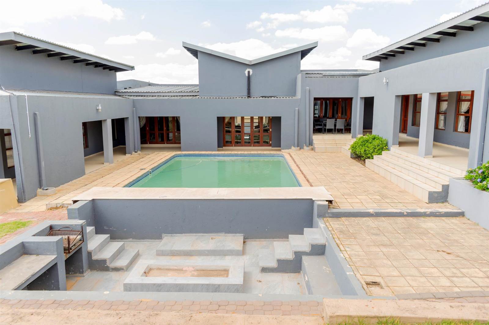 8 Bed House in Mooikloof Equestrian Estate photo number 26