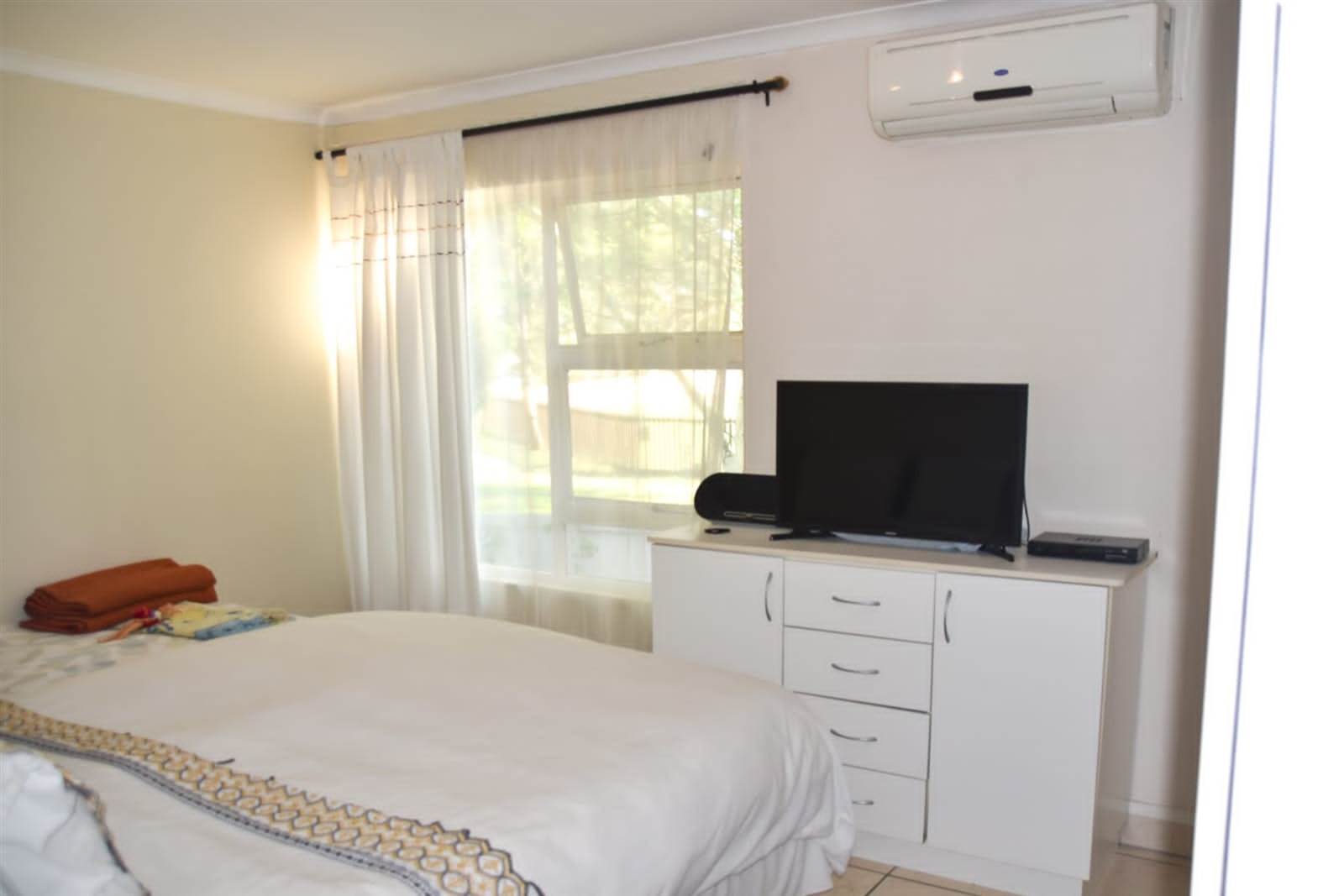 2 Bed Apartment in Mt Edgecombe photo number 9