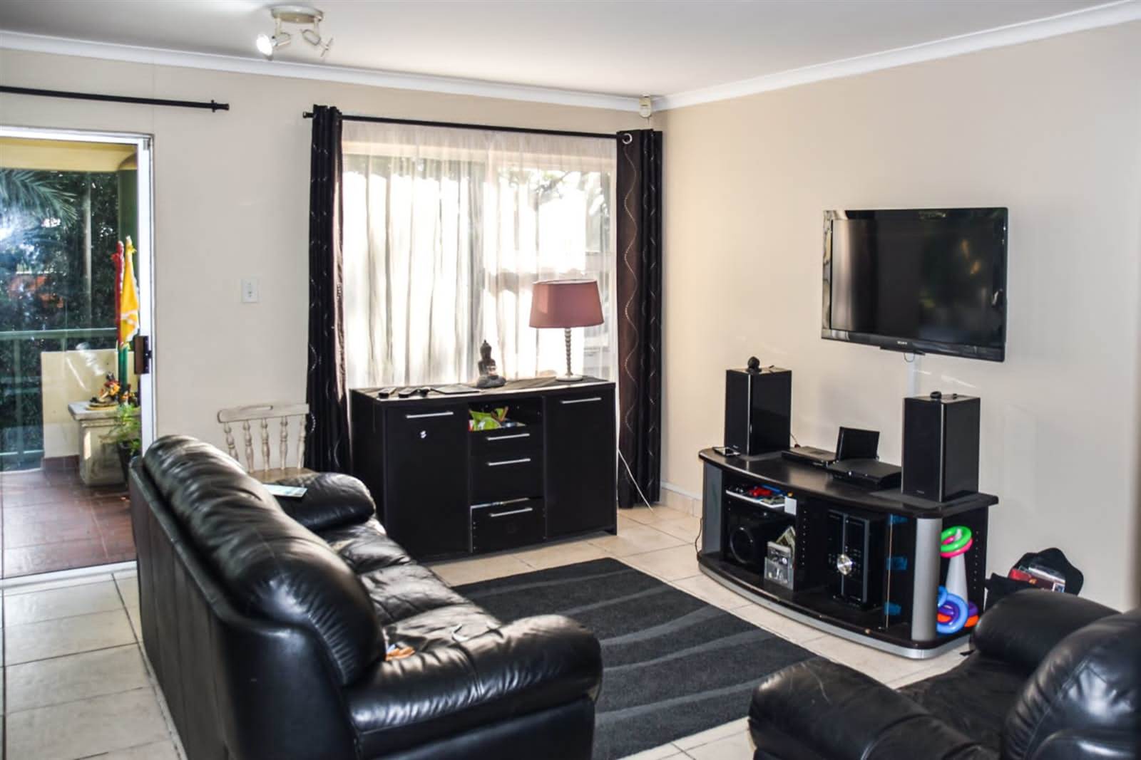 2 Bed Apartment in Mt Edgecombe photo number 7