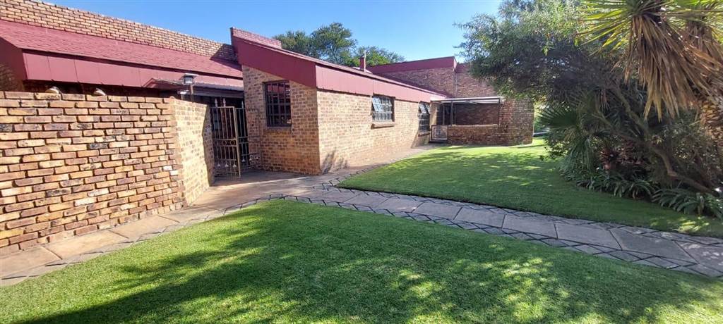 4 Bed House in Secunda photo number 10