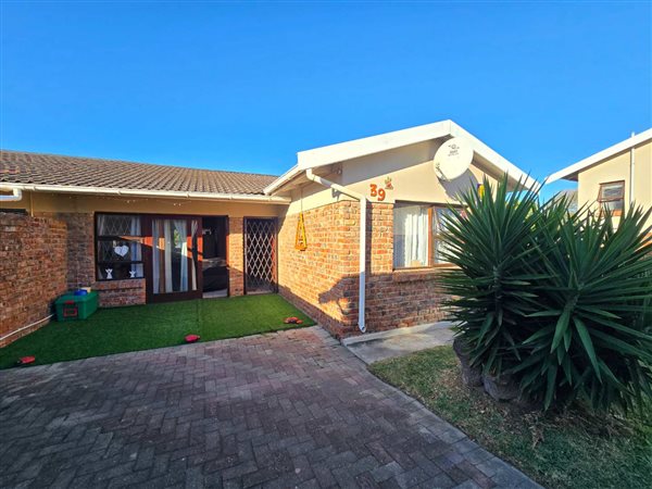 3 Bedroom Townhouse 3 Bedroom Townhouse