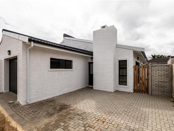 3 Bed Townhouse in Beacon Bay
