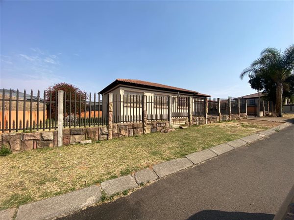 3 Bedroom Townhouse 3 Bedroom Townhouse