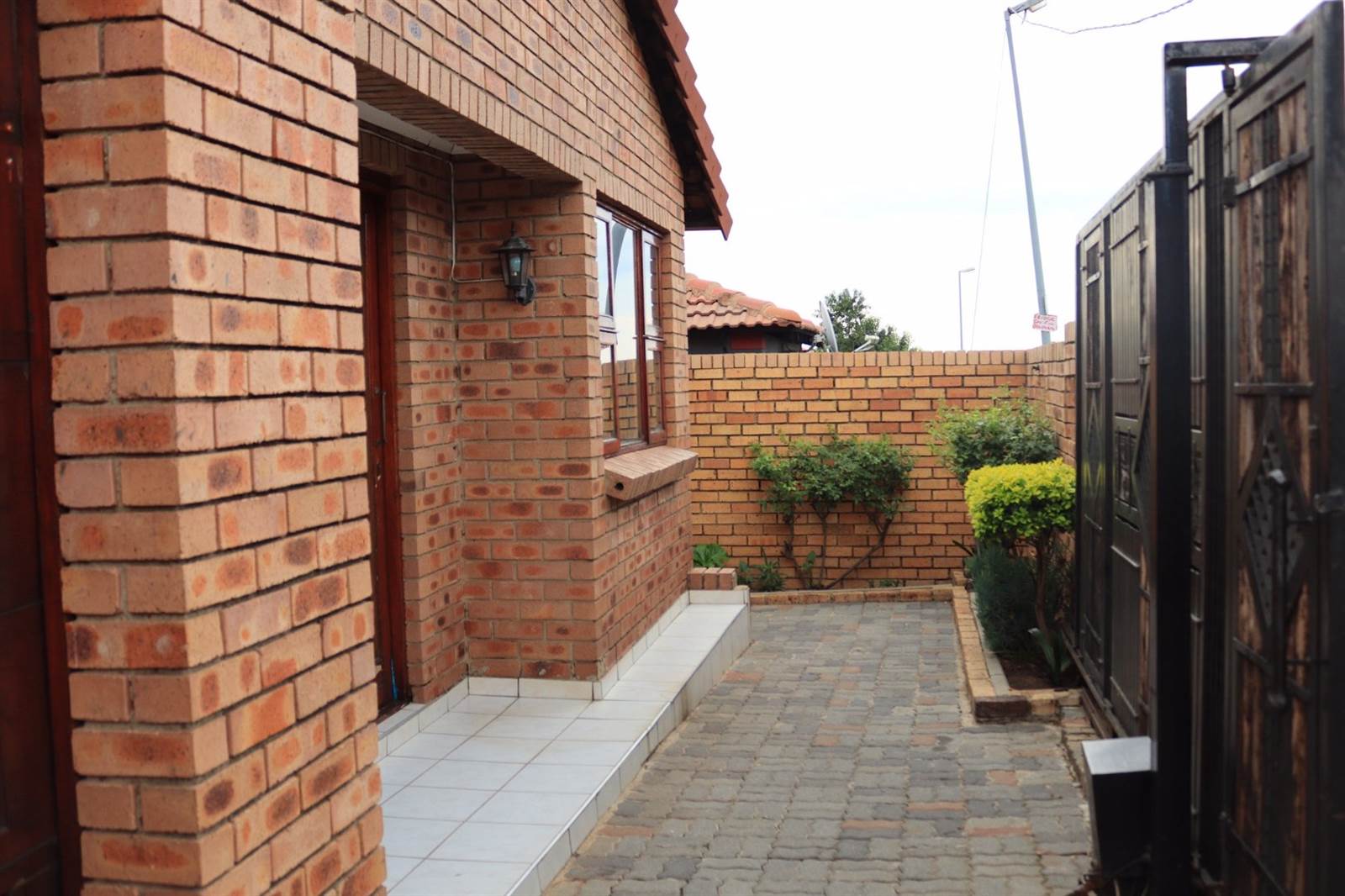 4 Bed House in Klipfontein View photo number 5