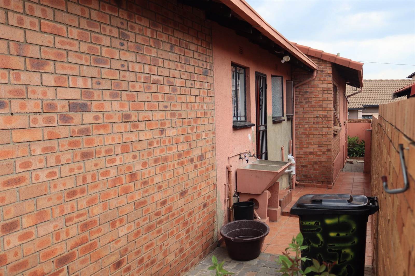 4 Bed House in Klipfontein View photo number 3