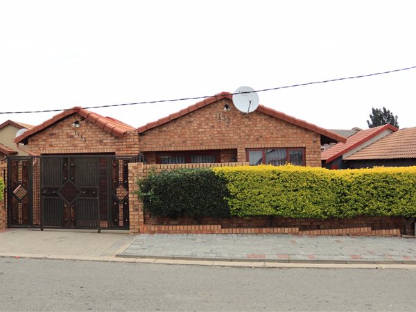 4 Bed House in Klipfontein View