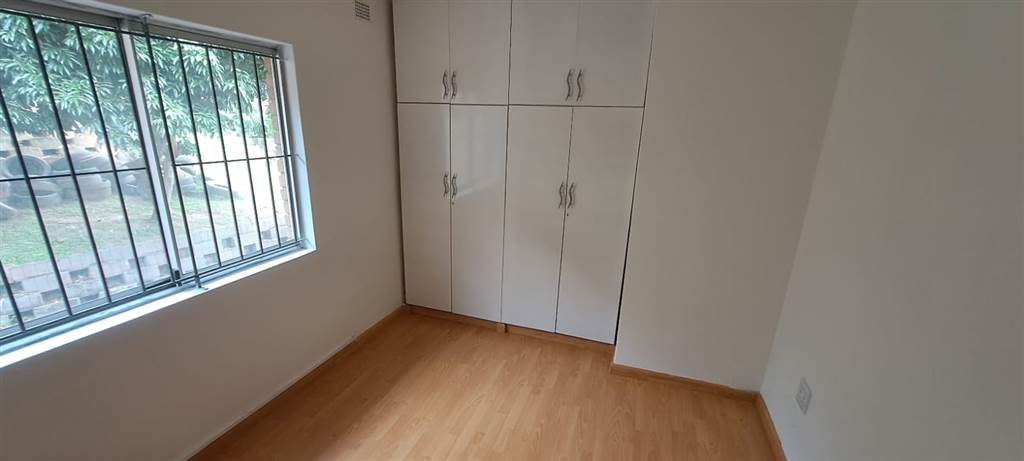 4 Bed Apartment in Overport photo number 4