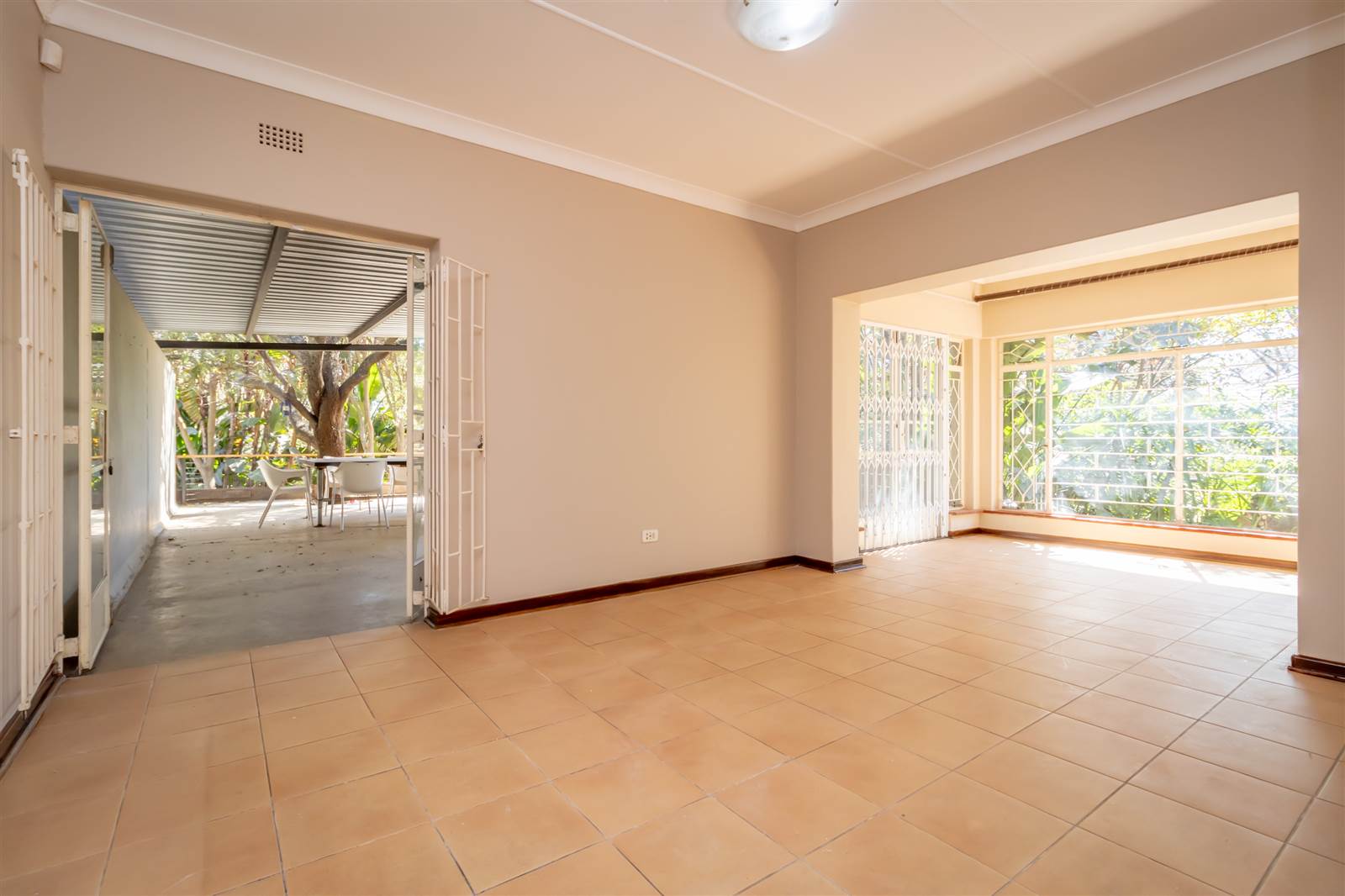 3 Bed House in Northcliff photo number 9
