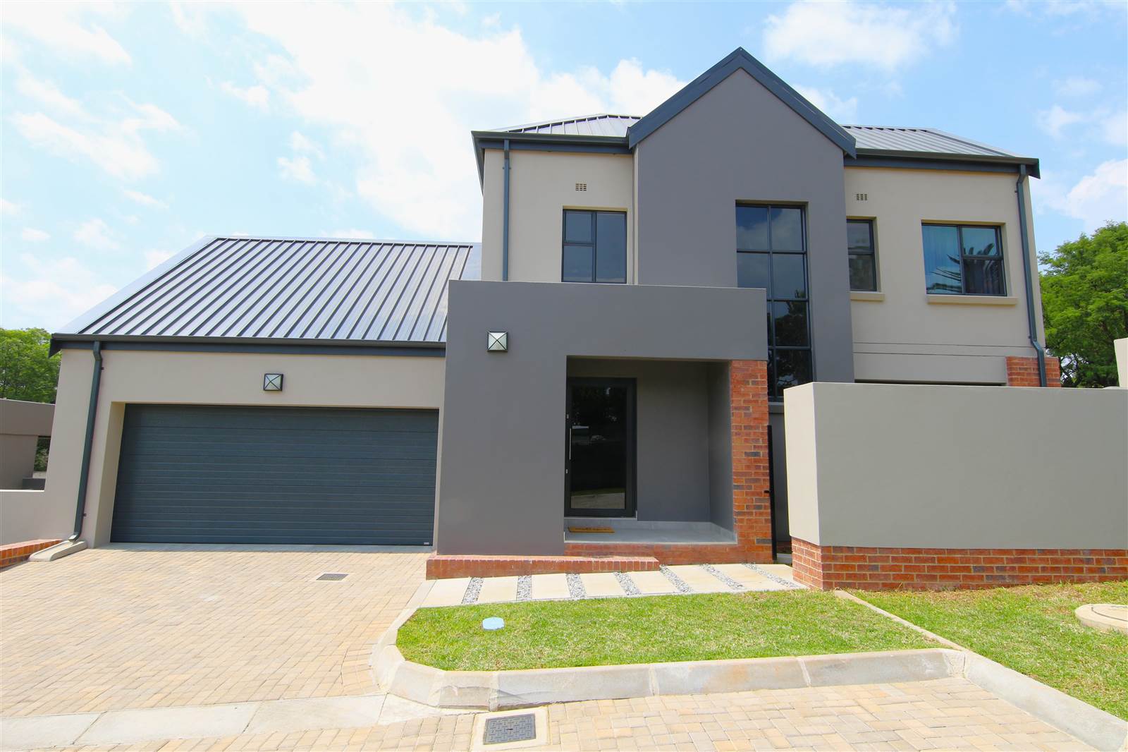 4 Bed Townhouse in Bryanston photo number 13
