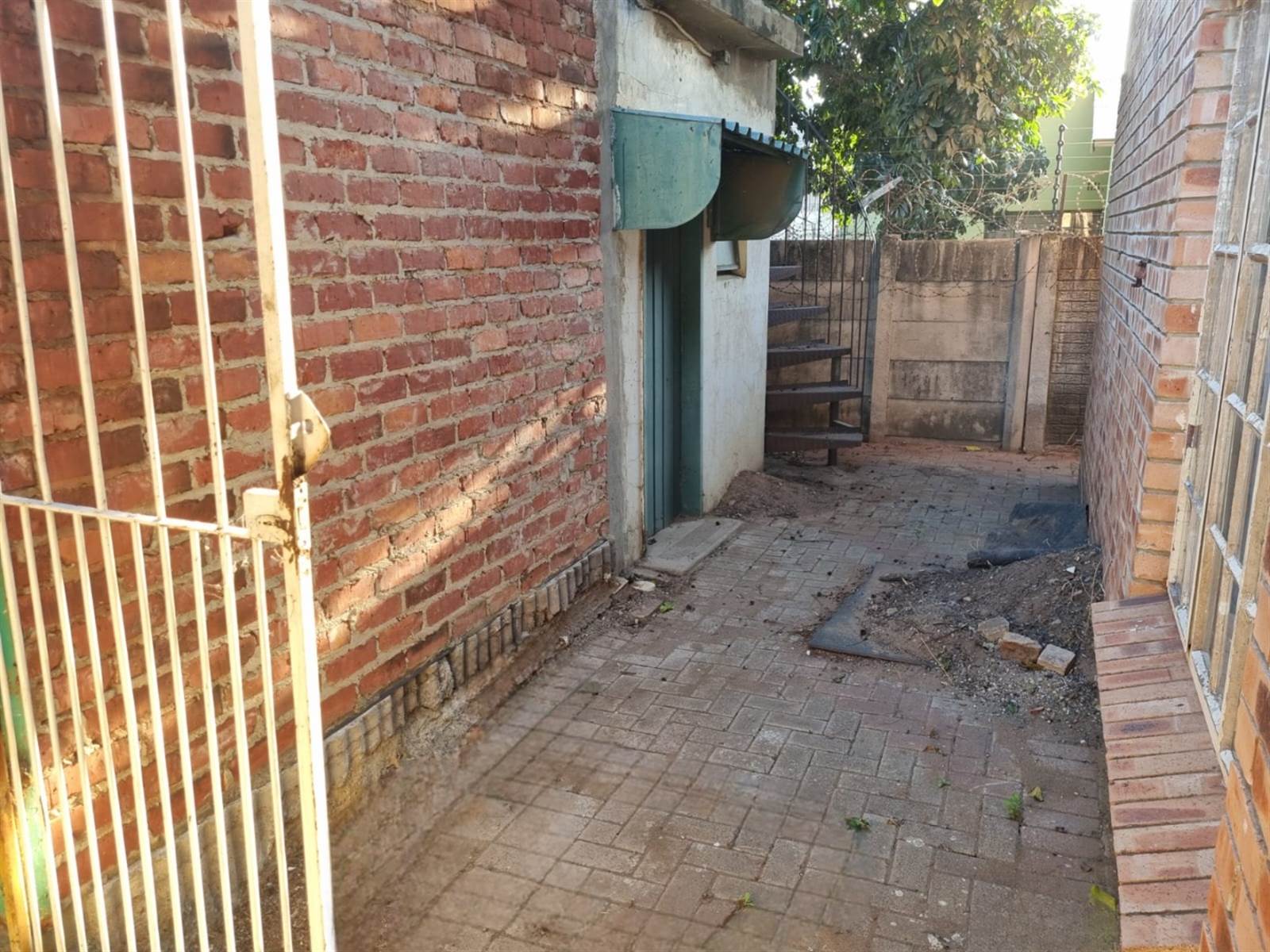 1 Bed House in Rustenburg Central photo number 3
