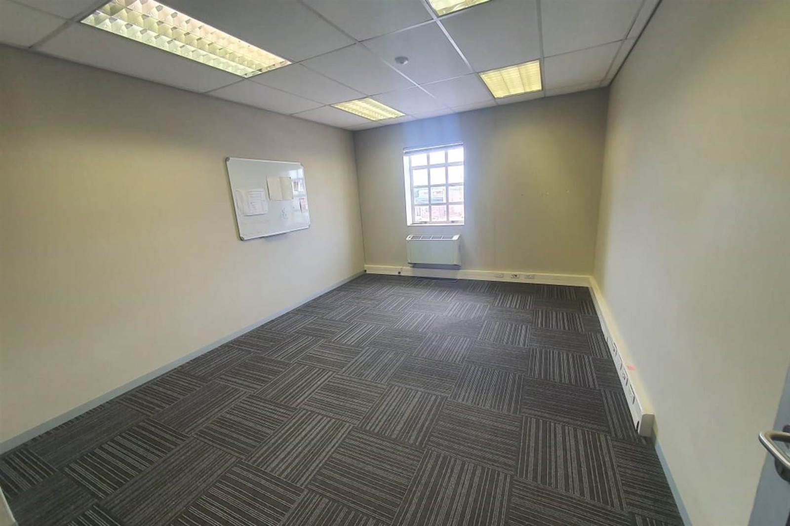 350  m² Commercial space in Newton Park photo number 12