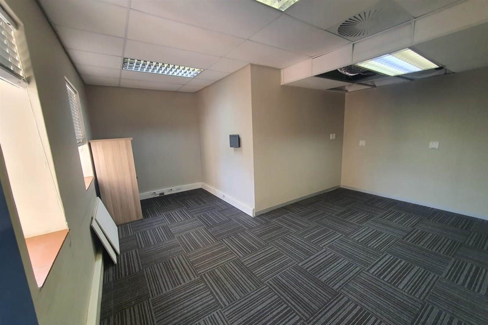 350  m² Commercial space in Newton Park photo number 11