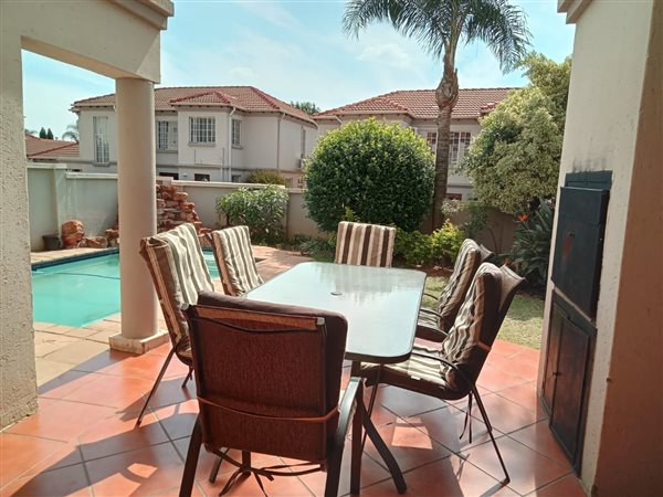 4 Bedroom Townhouse 4 Bedroom Townhouse